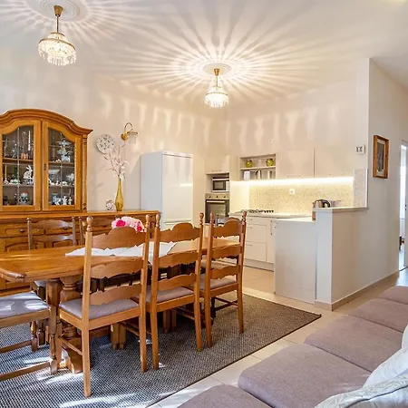 Vas Apartment
