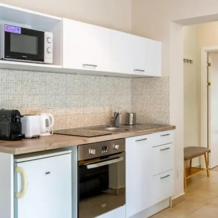 Vas Apartment *